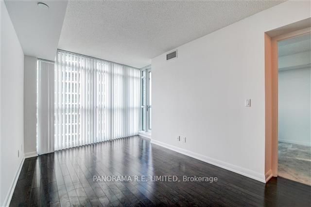 home for lease on 1005-215 Sherway Gardens Road