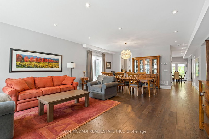 1487 Myron Dr, Mississauga, L5E 2N5 | Image 3