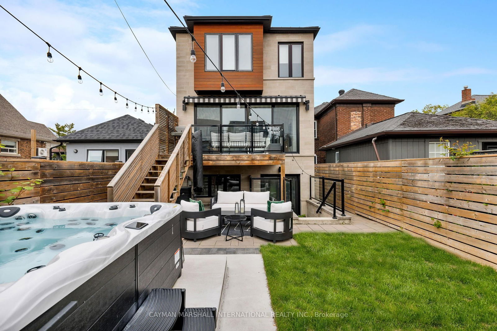 Detached House for sale at 106 Ninth Street, Toronto, New Toronto, M8V 3E4 - MLS: W12192046
