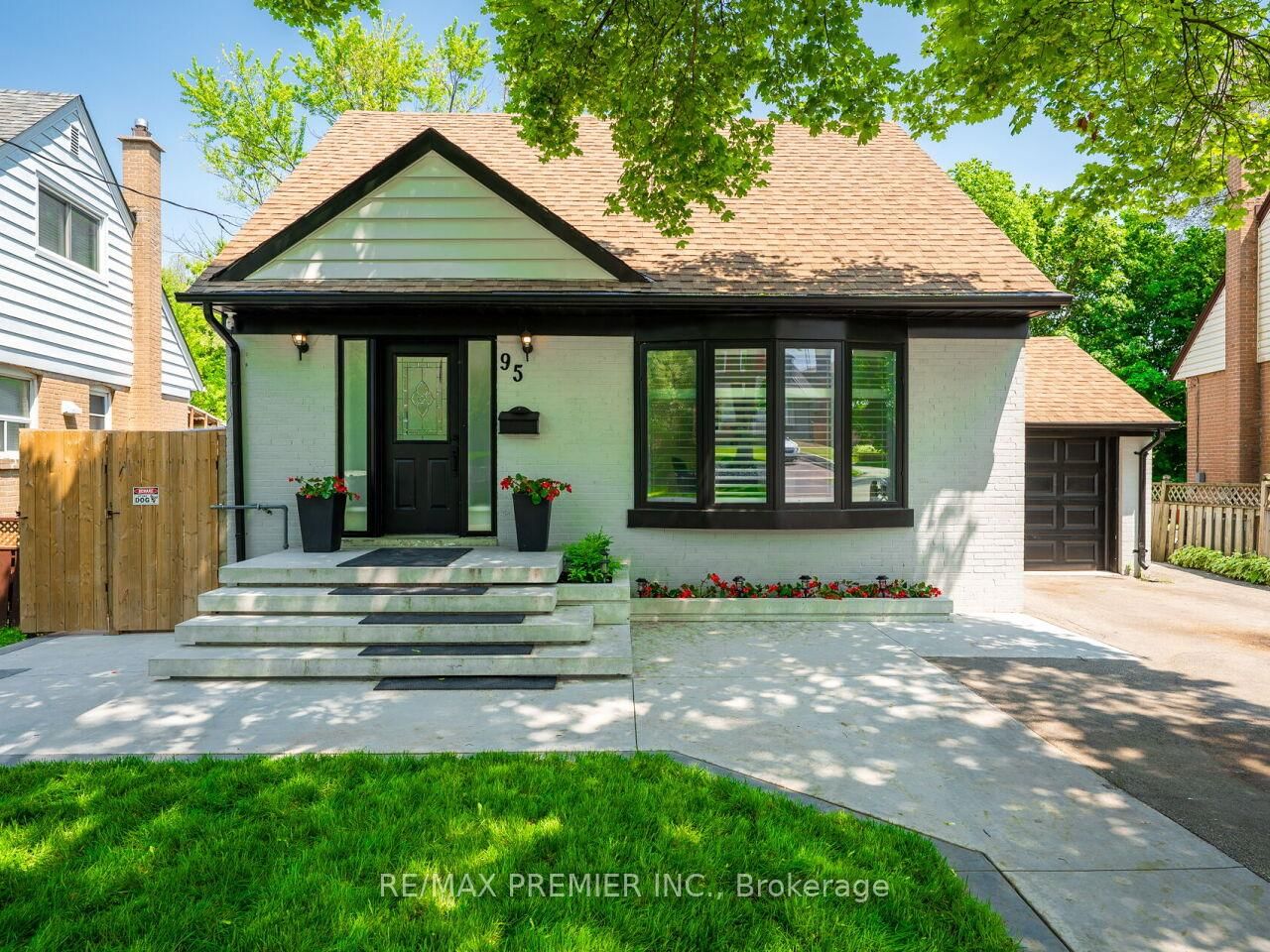 Detached House for sale at 95 Clearbrooke Circle, Toronto, Rexdale-Kipling, M9W 2E9 - MLS: W12192588
