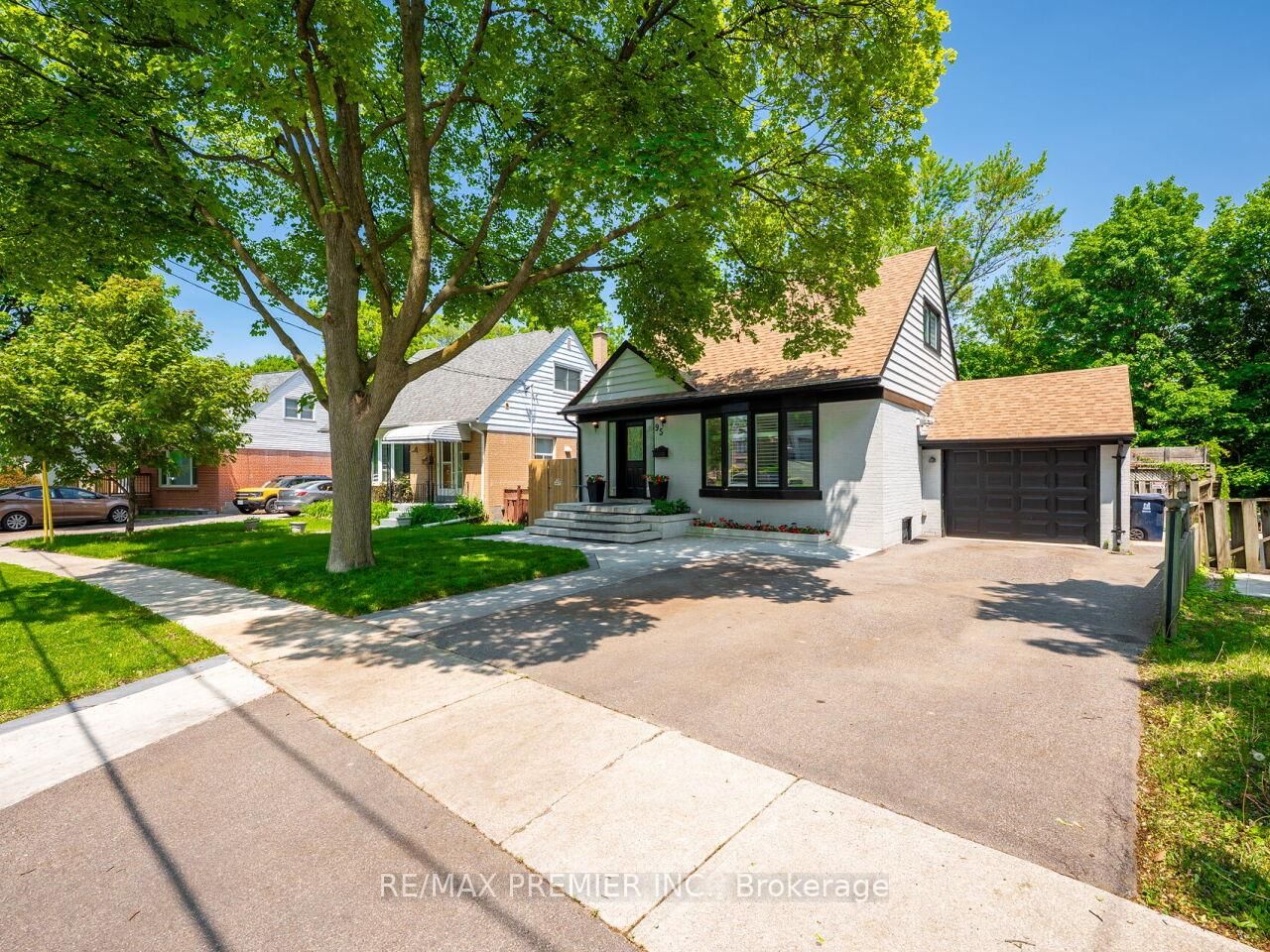 Detached House for sale at 95 Clearbrooke Circle, Toronto, Rexdale-Kipling, M9W 2E9 - MLS: W12192588