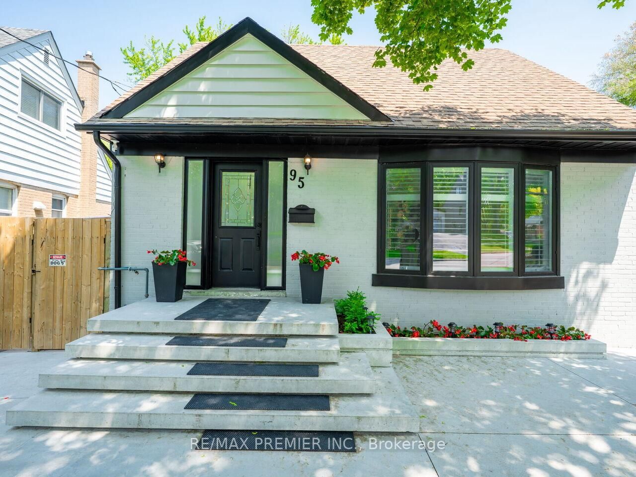 Detached House for sale at 95 Clearbrooke Circle, Toronto, Rexdale-Kipling, M9W 2E9 - MLS: W12192588