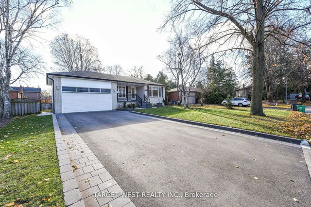 1443 Saginaw Crescent