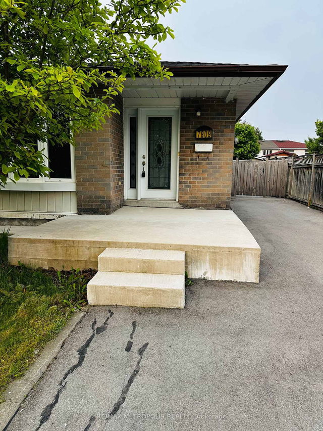 Upper - 7809 Priory Crescent