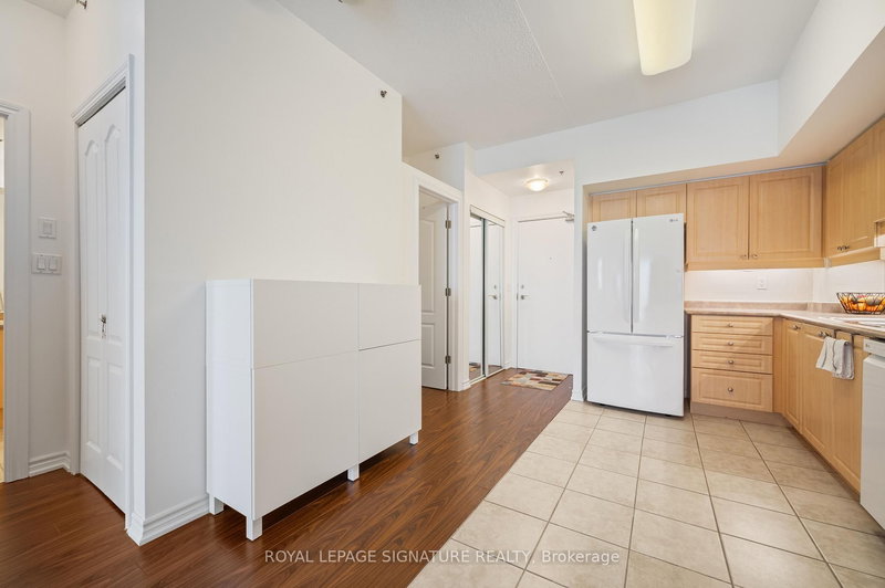 1003 - 810 Scollard Crt, Mississauga, L5V 0A7 | Image 2