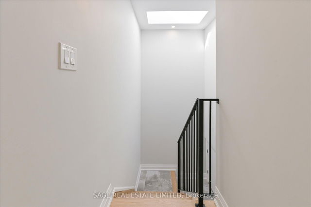 D - 22 Lansdowne Avenue
