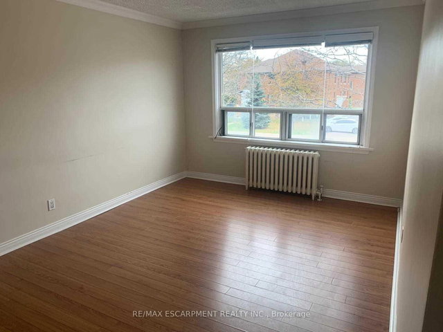 1 - 243A Lakeshore Road E