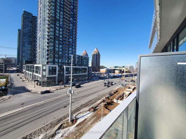 406 - 3900 Confederation Parkway
