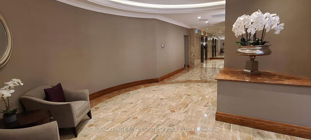 206 - 935 Royal York Road