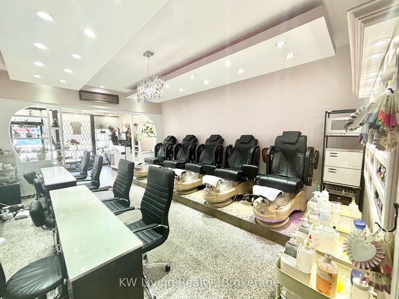 422 Wilson Ave, Toronto, M3H 1S9 | Image 2