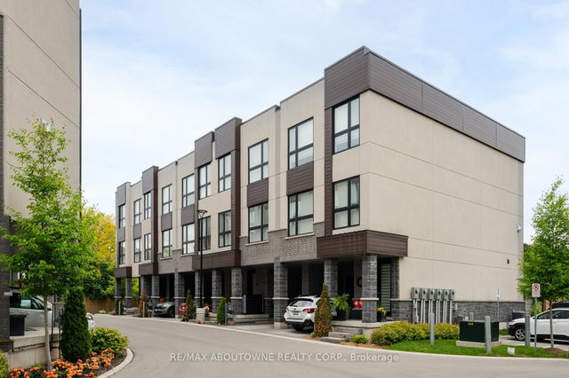 3227 Ellyn Common