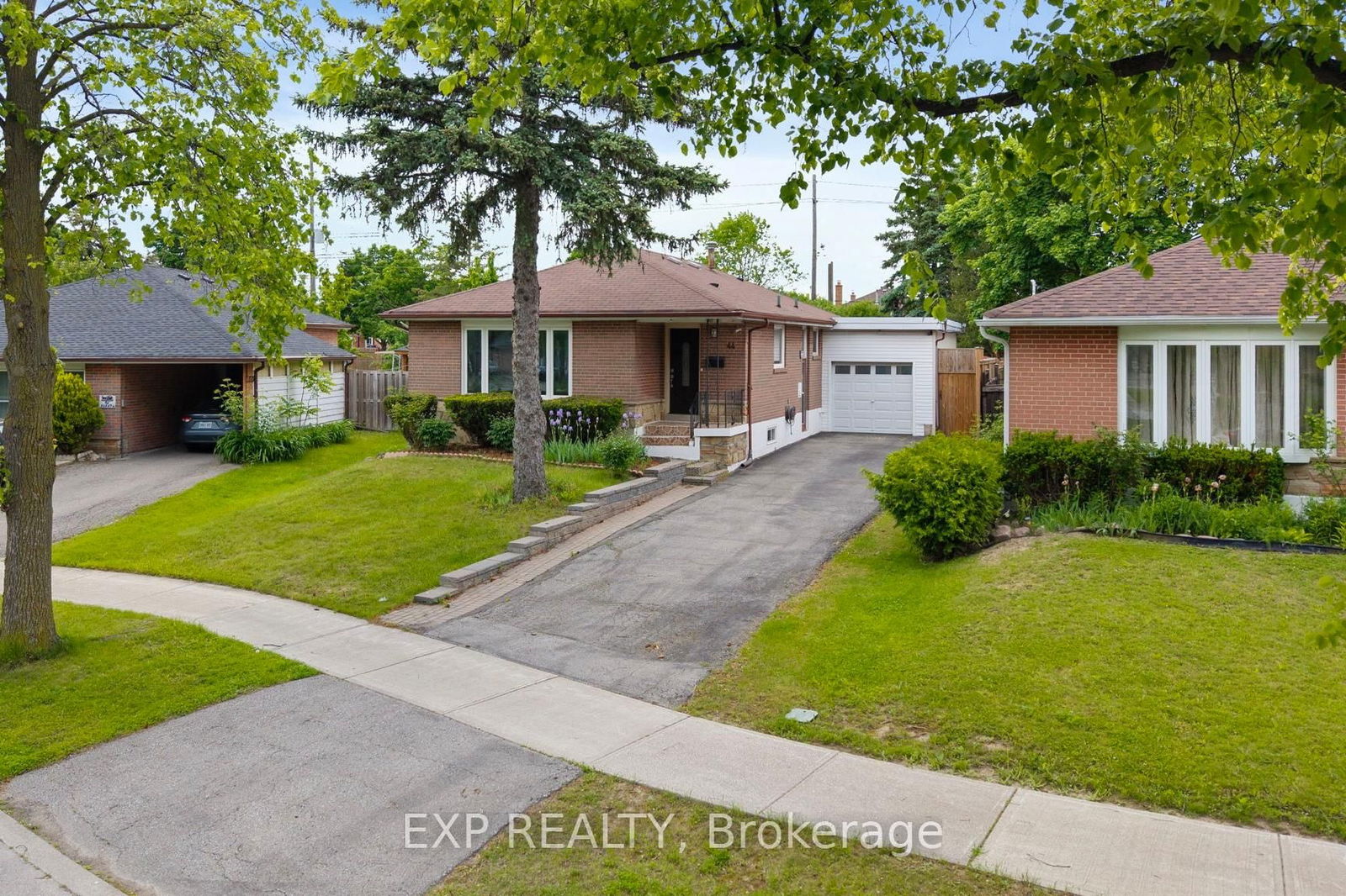 Detached House for sale at 44 Almayo Crescent, Toronto, West Humber-Clairville, M9V 2L4 - MLS: W12194421