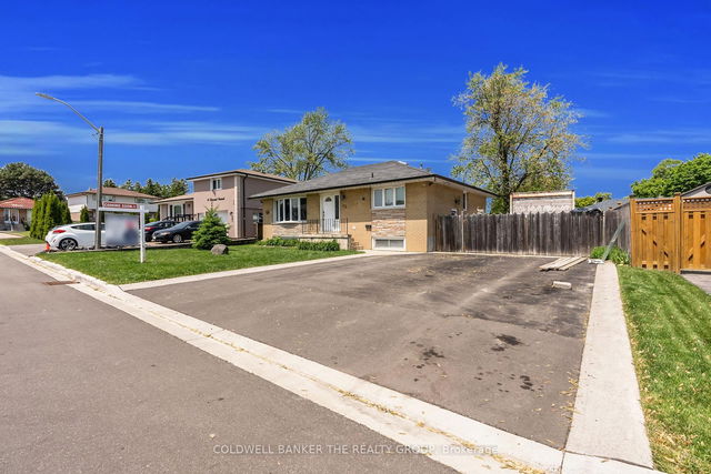 12 Sherwood Crescent