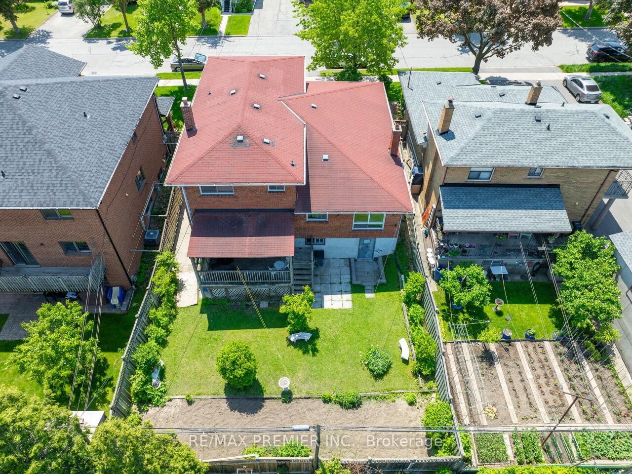 Detached House for sale at 30 Lilac Avenue, Toronto, Humberlea-Pelmo Park W5, M9M 1G3 - MLS: W12194540