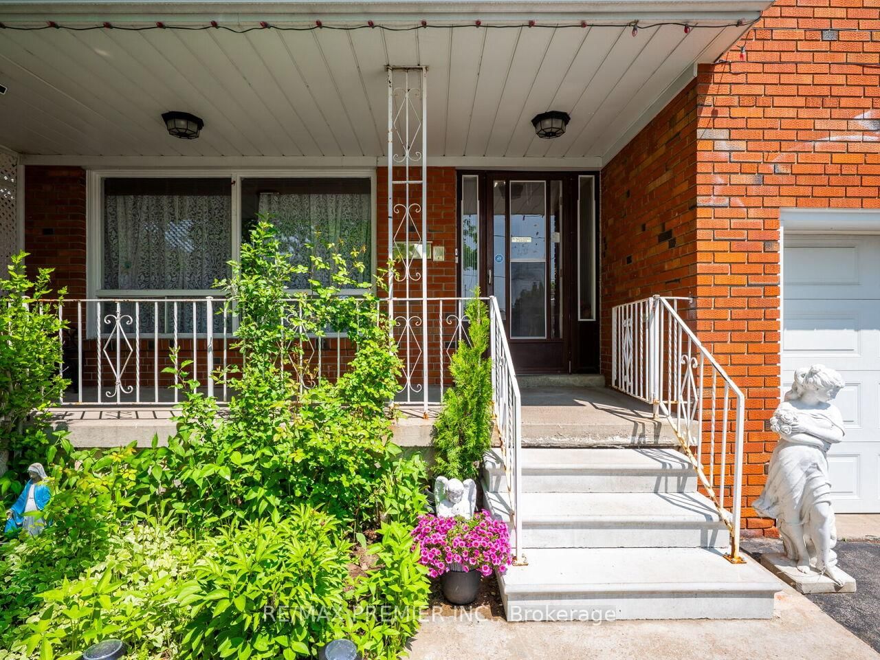 Detached House for sale at 30 Lilac Avenue, Toronto, Humberlea-Pelmo Park W5, M9M 1G3 - MLS: W12194540