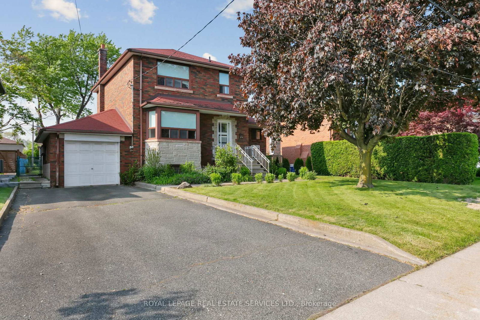 Detached House for sale at 28 Cornelius Pkwy, Toronto, Maple Leaf, M6L 2K3 - MLS: W12194787
