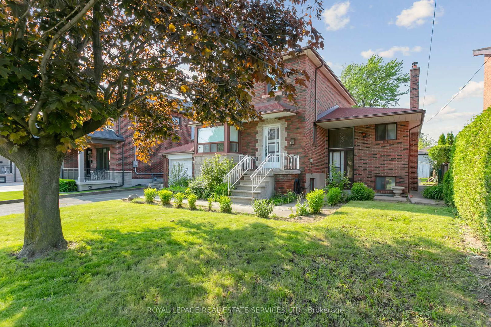 Detached House for sale at 28 Cornelius Pkwy, Toronto, Maple Leaf, M6L 2K3 - MLS: W12194787