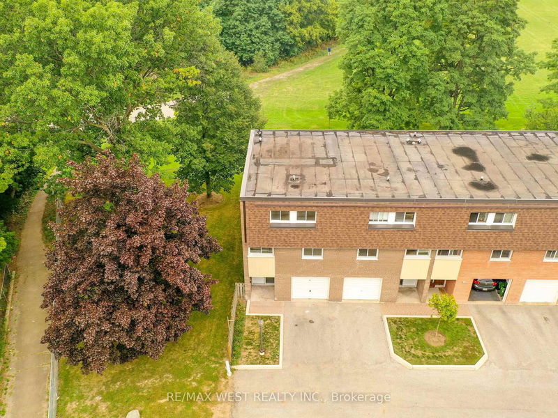 Unit 808 — 22 Tandridge Cres, Toronto - Elms-Old Rexdale image-0-0