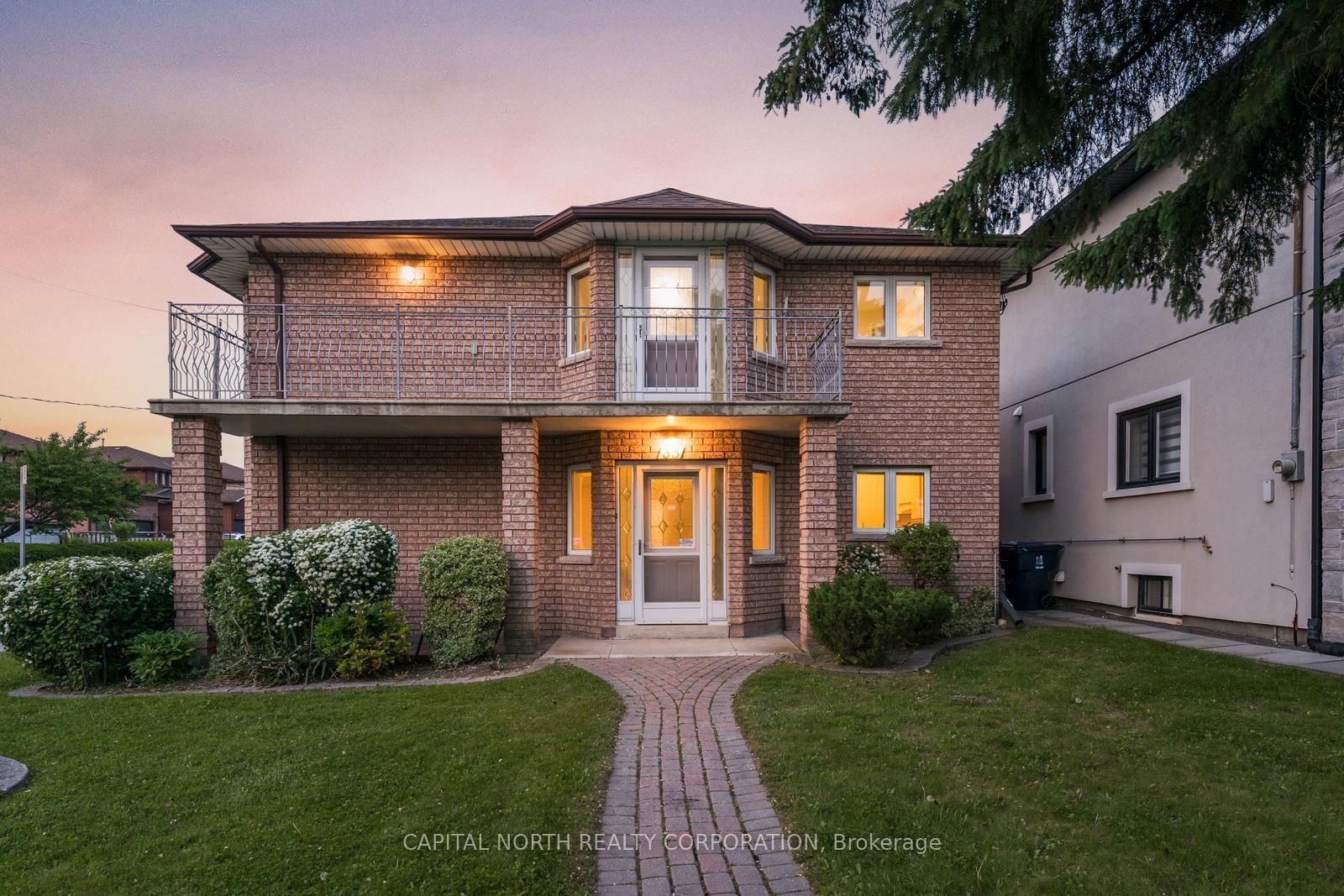 Detached House for sale at 35 Montana Avenue, Toronto, Downsview-Roding-CFB, M3M 1B7 - MLS: W12195016
