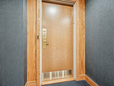 Unit 708 — 5250 Lakeshore Rd, Burlington - Appleby image-0-4