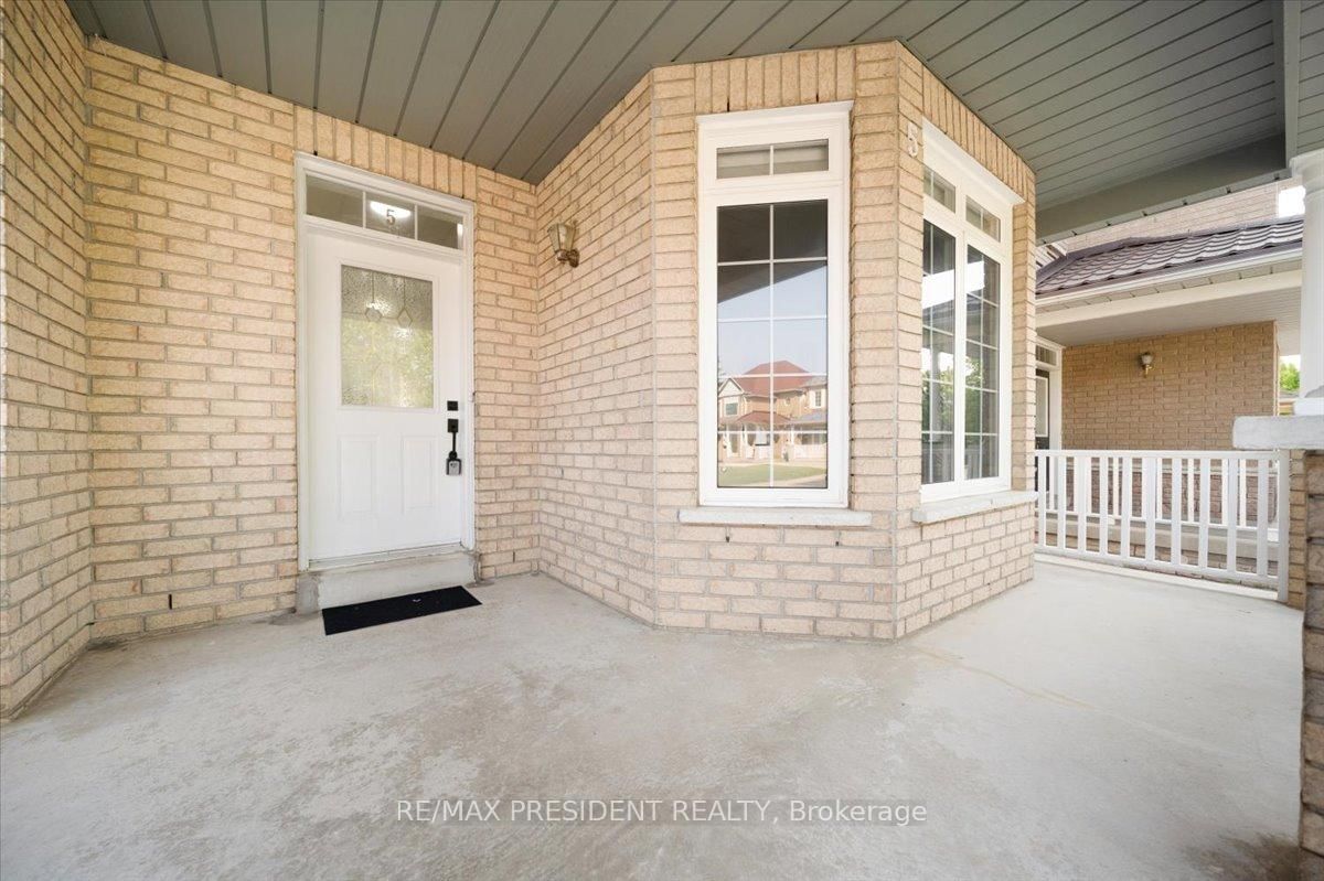 Detached House for sale at 5 Wild Indigo Crescent, Brampton, Ontario, L6R 2K1 - Sandringham-Wellington - MLS: W12195417