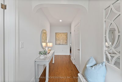 6 Greening Cres, Toronto - Princess-Rosethorn image-0-2
