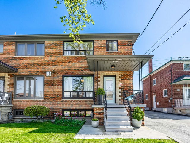 35 Woodenhill Court