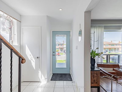 35 Woodenhill Crt, Toronto - Keelesdale-Eglinton West image-0-3