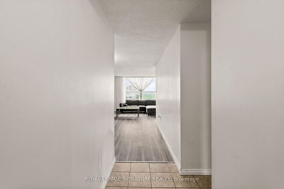 Unit 1411 — 40 Panorama Crt, Toronto - Mount Olive-Silverstone-Jamestown image-0-4