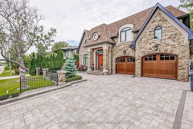 1256 Mineola Gardens