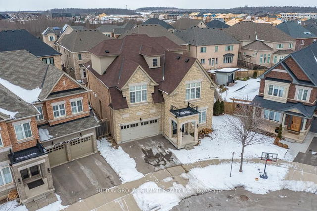 135 Hoey Crescent