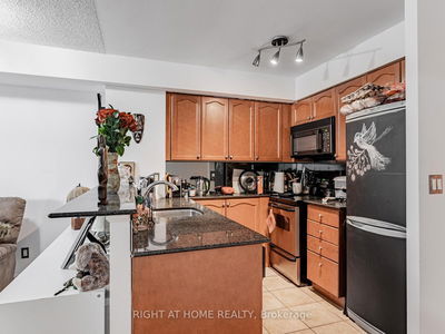 Unit 318 — 2119 Lakeshore Blvd, Toronto - Mimico image-0-2