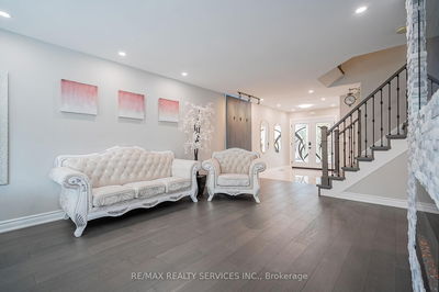 2020 Quinte St, Burlington - Orchard image-0-4