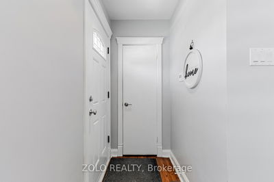 1 Forthbridge Cres, Toronto - Downsview-Roding-CFB image-0-4