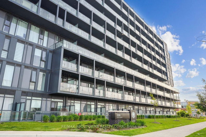 Unit B817 — 3200 Dakota Common, Burlington - Alton image-0-0