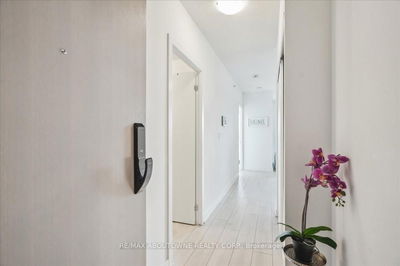 Unit B817 — 3200 Dakota Common, Burlington - Alton image-0-3