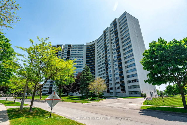 1211 - 530 Lolita Gardens