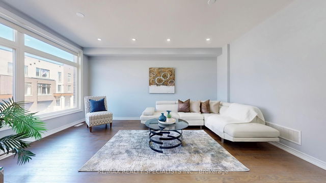 6 QUEENPOST Drive