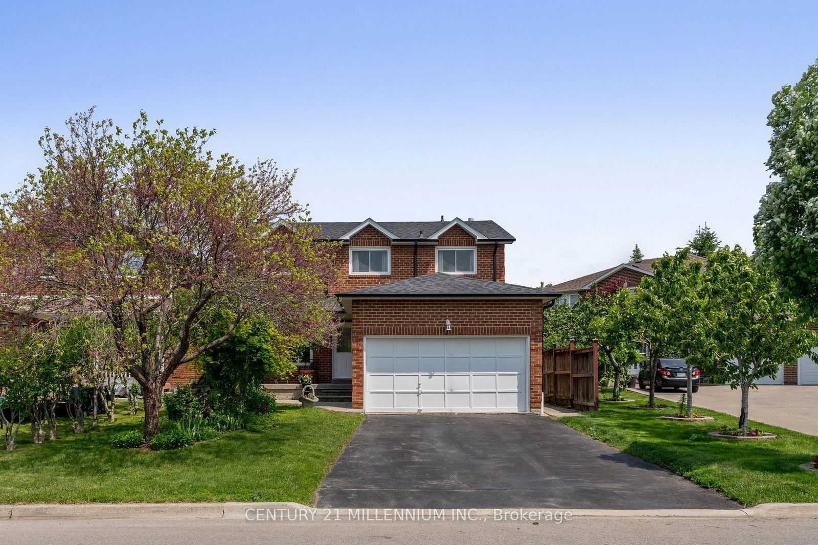 Detached House for sale at 17 Whitehaven Drive, Brampton, Ontario, L6Z 2R5 - Heart Lake West - MLS: W12198652