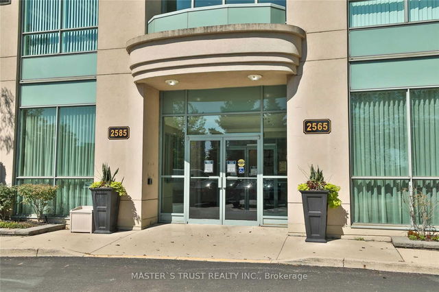 901 - 2585 Erin Centre Boulevard