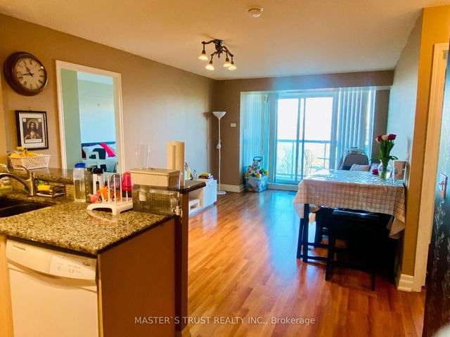 901 - 2585 Erin Centre Boulevard