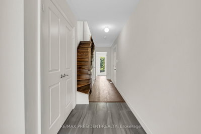 34 Queenpost Drive E — more photos