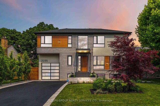 2235 Harcourt Crescent