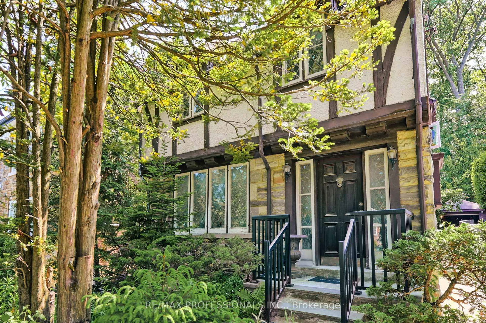 Detached House for sale at 262 South Kingsway, Toronto, High Park-Swansea, M6S 3T9 - MLS: W12200516