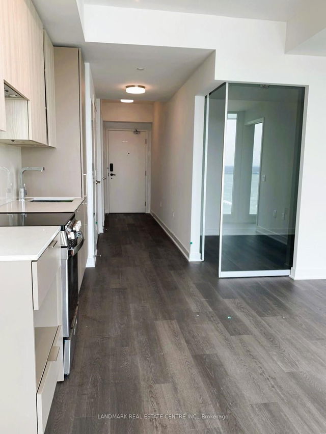 2607 - 3900 Confederation Parkway