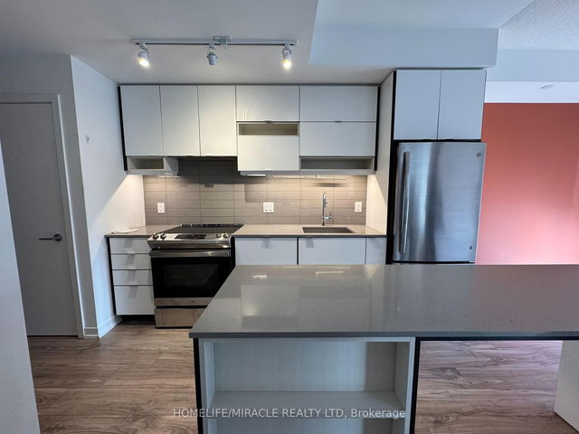 1812 - 4065 Confederation Parkway