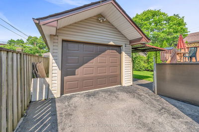 10 Robindale Ave, Toronto - Alderwood image-0-2