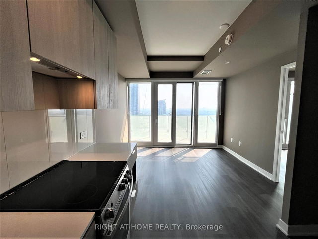 2305 - 3900 Confederation Parkway