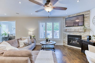 226 Churchill Rd, Halton Hills - Acton image-0-4