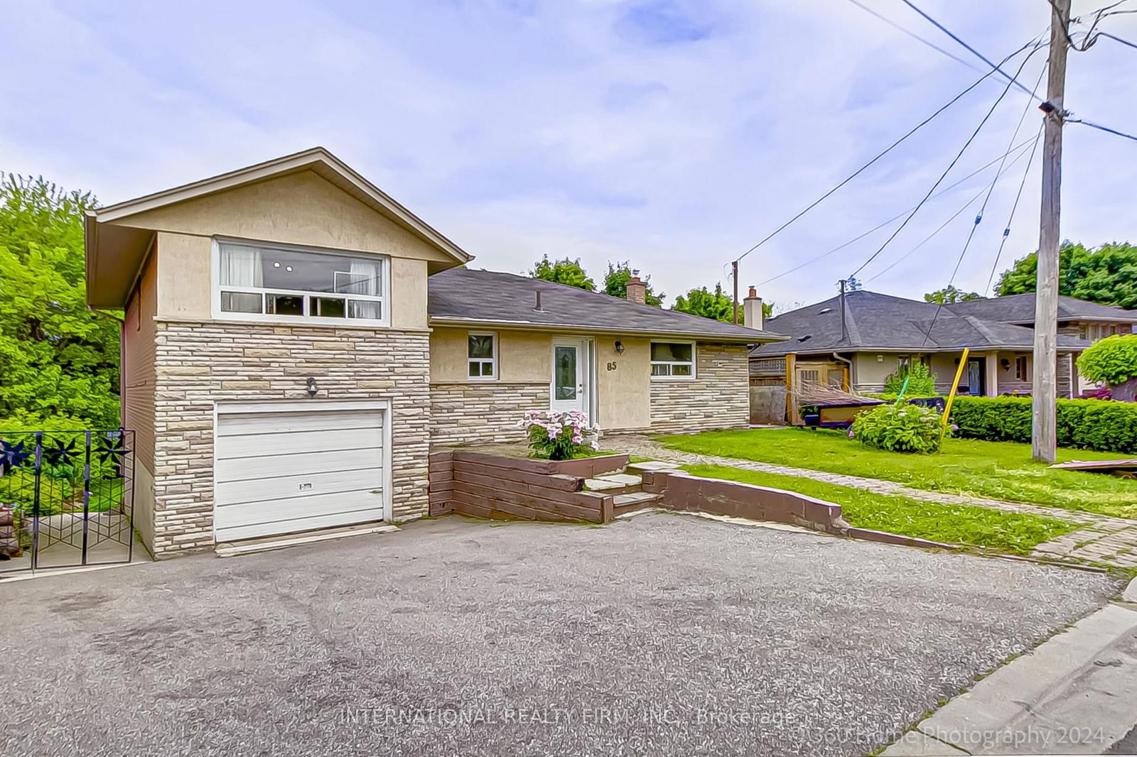 Detached House for sale at 85 Letchworth Crescent, Toronto, Downsview-Roding-CFB, M3M 1Z1 - MLS: W12201100